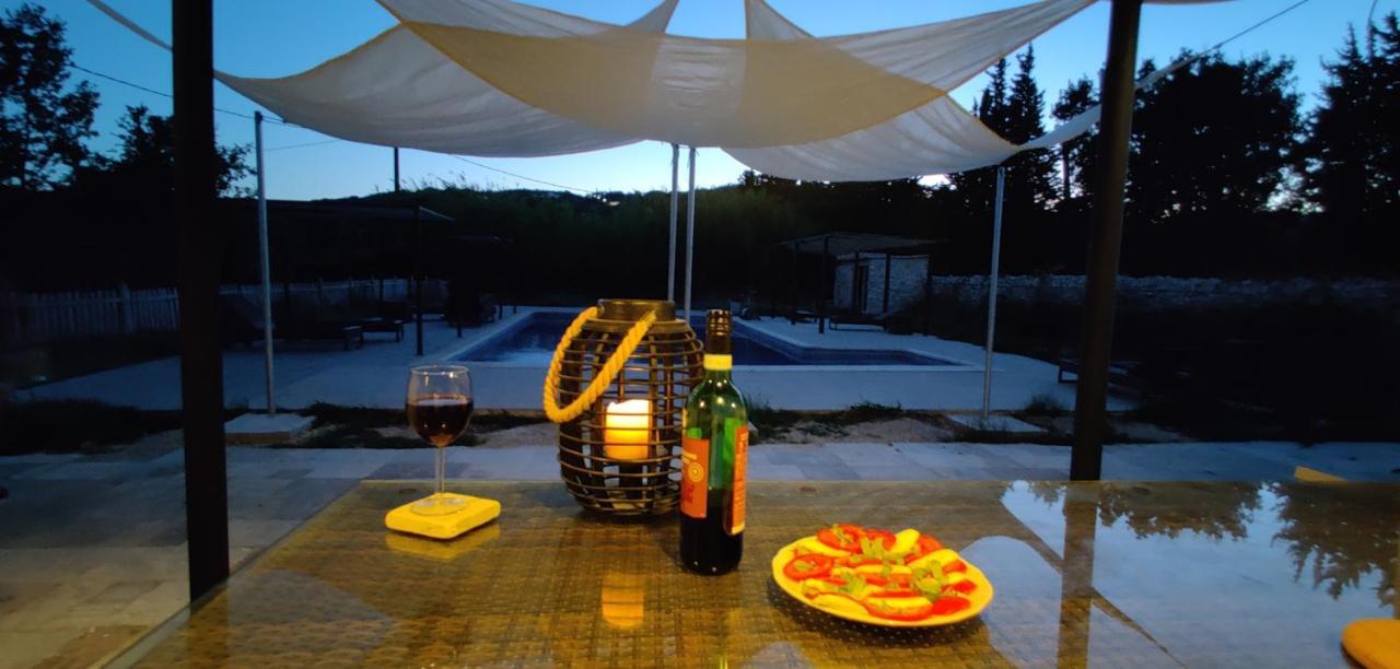Appartamento Superbe chambre 20 m2, climatisée, parking, jardin, calme, 10 mn pont du Gard #7 Rochefort-du-Gard Esterno foto