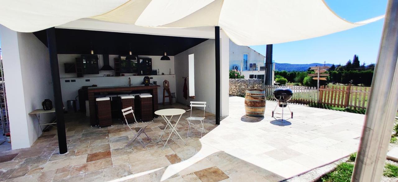 Appartamento Superbe chambre 20 m2, climatisée, parking, jardin, calme, 10 mn pont du Gard #7 Rochefort-du-Gard Esterno foto